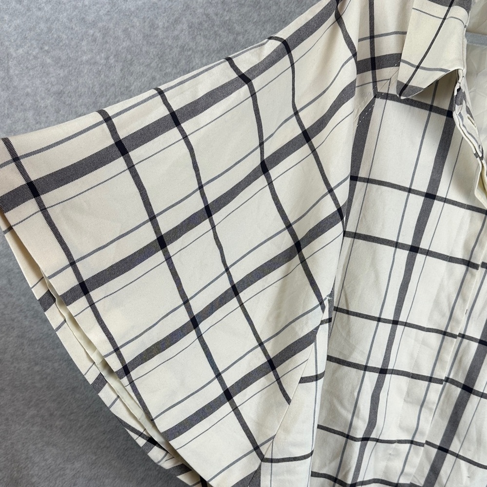 Apostrophe Women's Size 16/18W Cream and Black Plaid Button-Down Cape Top - Picture 2 of 7